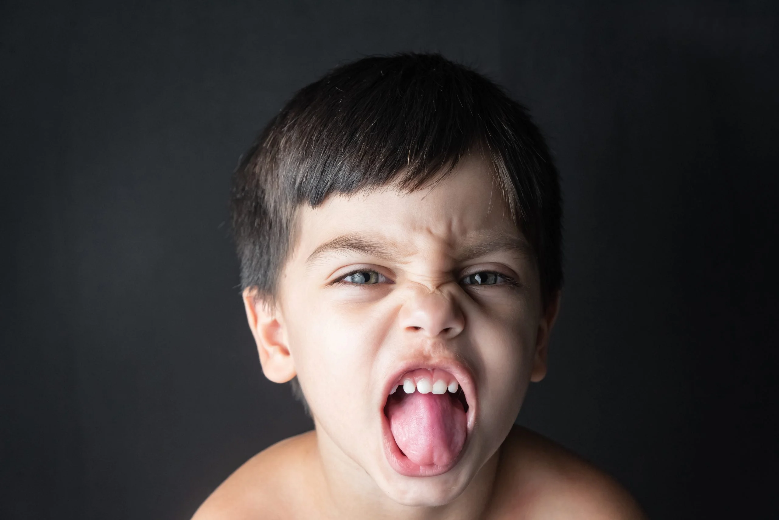 Cute adorable boy in the studio Aspetti Psicologici del DSA a Roma | CBPT Apprendimento